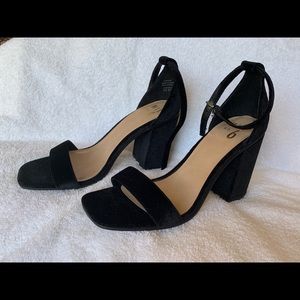 NWOT Black Block Heel